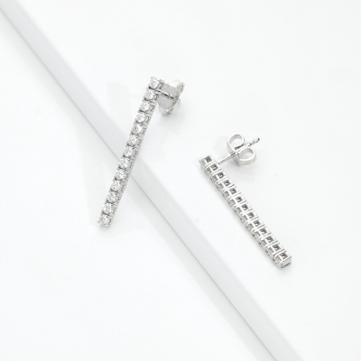 Orecchini tennis con diamanti in oro bianco 18k