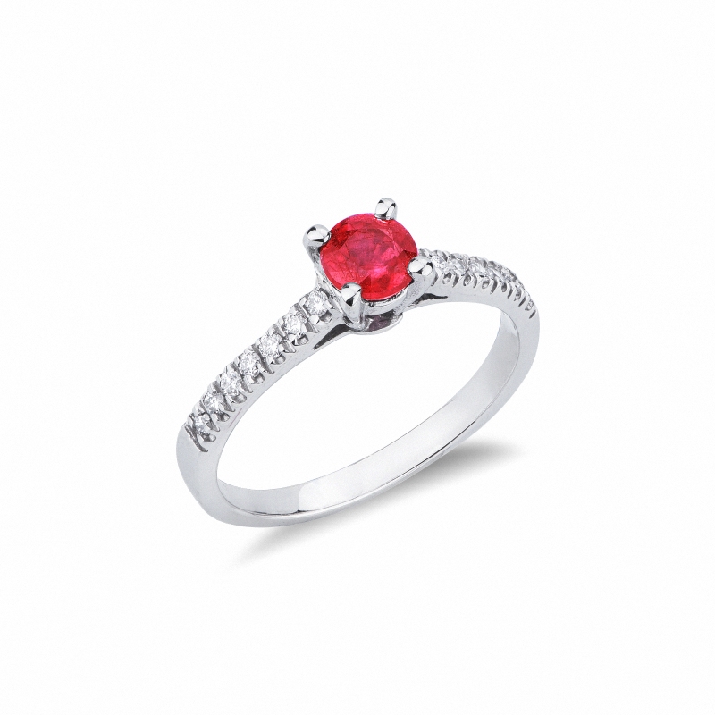 White gold 18k with central ruby and diamonds shoulder set
