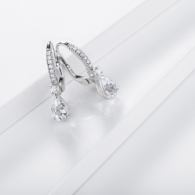 Orecchini monachella in oro bianco 18k con diamanti e acquamarina