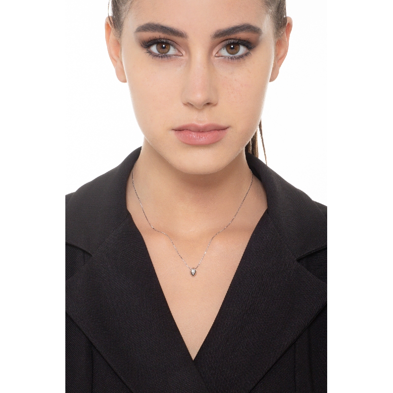 Collana in oro bianco 18k con pendente chicco di riso e diamante