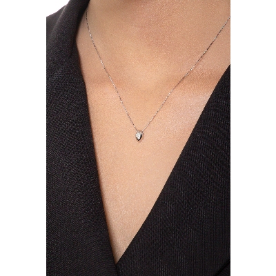 Collana in oro bianco 18k con pendente chicco di riso e diamante