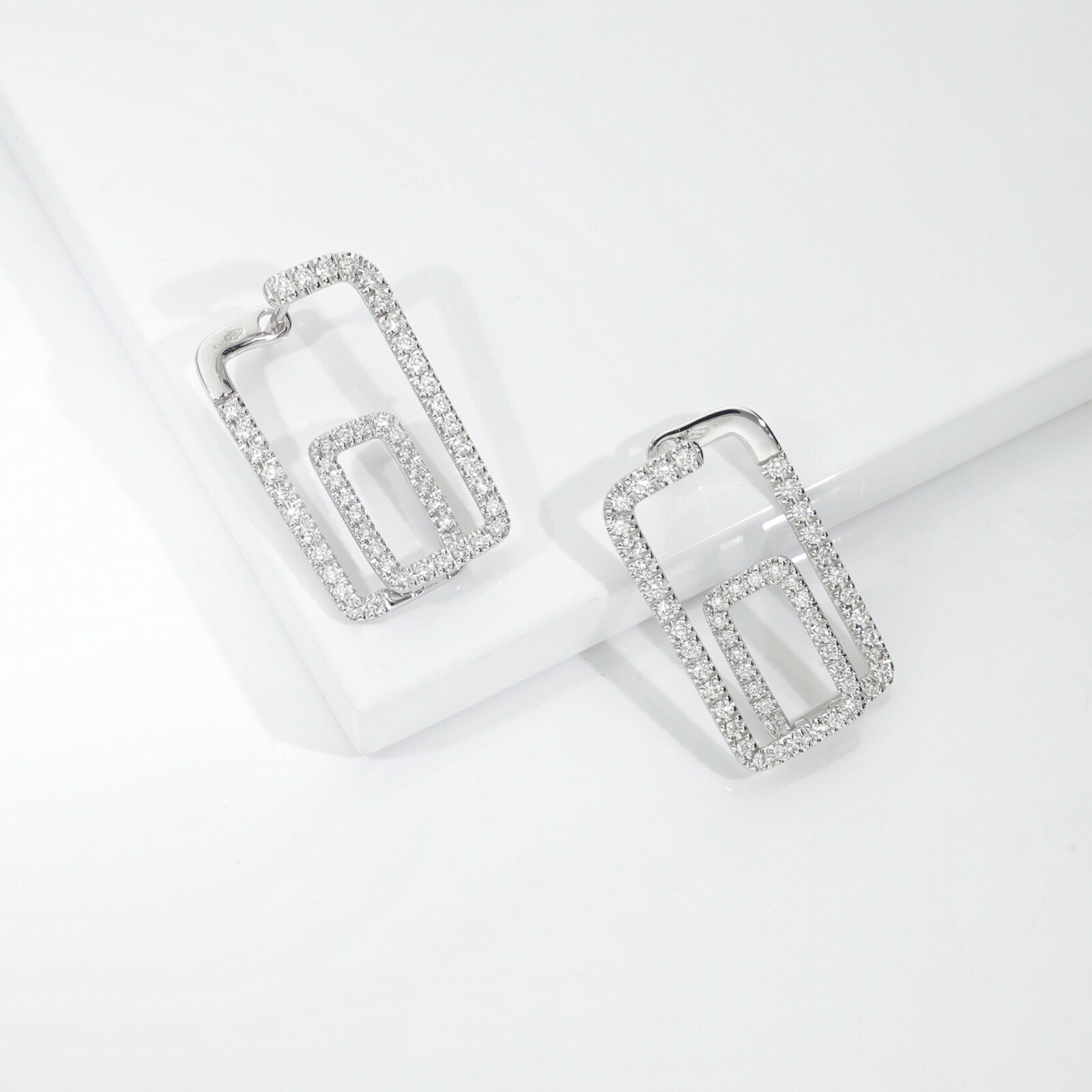 Gemondo Orecchini Pendenti In Oro Bianco 9K Con Rubino E Diamanti – Cuore Con Rubino 0,08 Ct E Diamanti 0,04 Ct