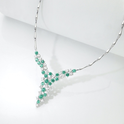 GIROCOLLO SEMIRIGIDO CON  BRILLANTI E SMERALDI
