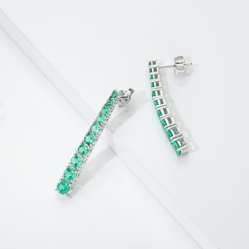 ORECCHINI TENNIS GRIFFE A FILO SCALARE CON SMERALDI, MM34 CIRCA