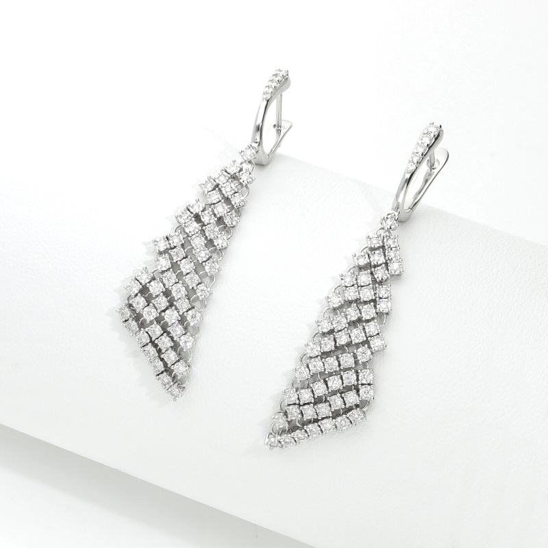 Orecchini pendenti in tessuto con diamanti in oro bianco 18k