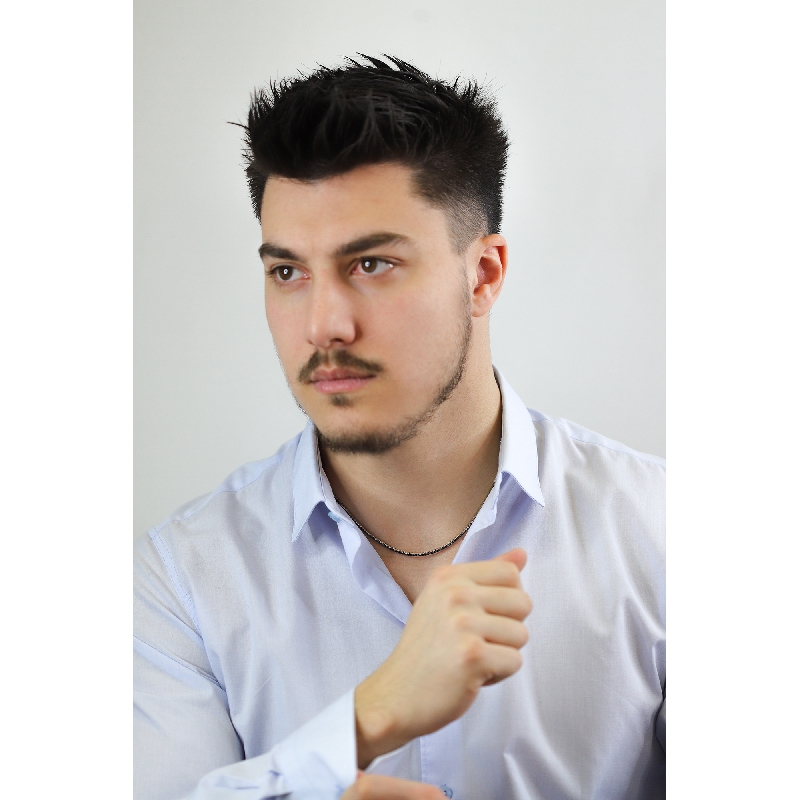 Collana tennis piramide in oro bianco 18k con diamanti neri e punte brunite