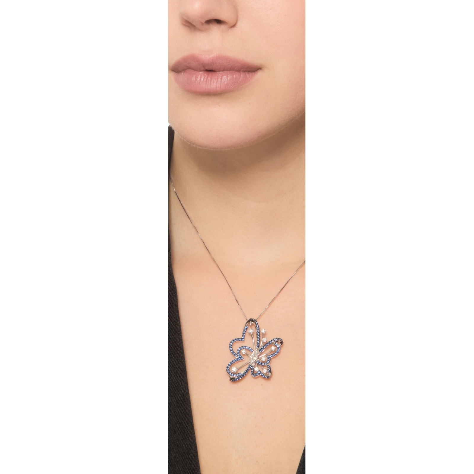 Collana con ciondolo a forma di farfalla e goccia in oro 18 carati