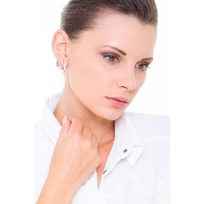 Orecchini ovali in oro bianco 18k con 2 file di diamanti