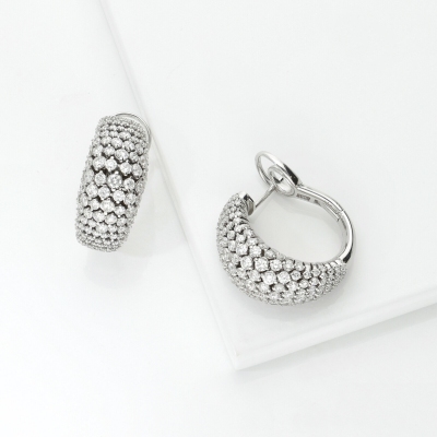 Orecchini morbidi in oro bianco 18k con diamanti