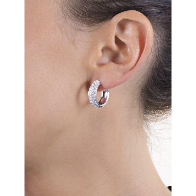 Orecchini a cerchio in oro bianco 18k con pavè di diamanti
