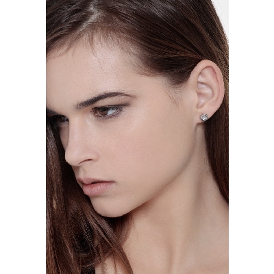 Orecchini punto luce cipollina in oro bianco 18k con diamanti, ct. 0,30