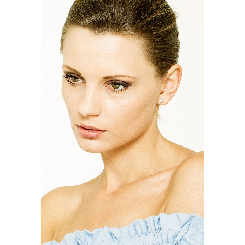 Orecchini in oro bianco 18k punto luce a filo con diamanti