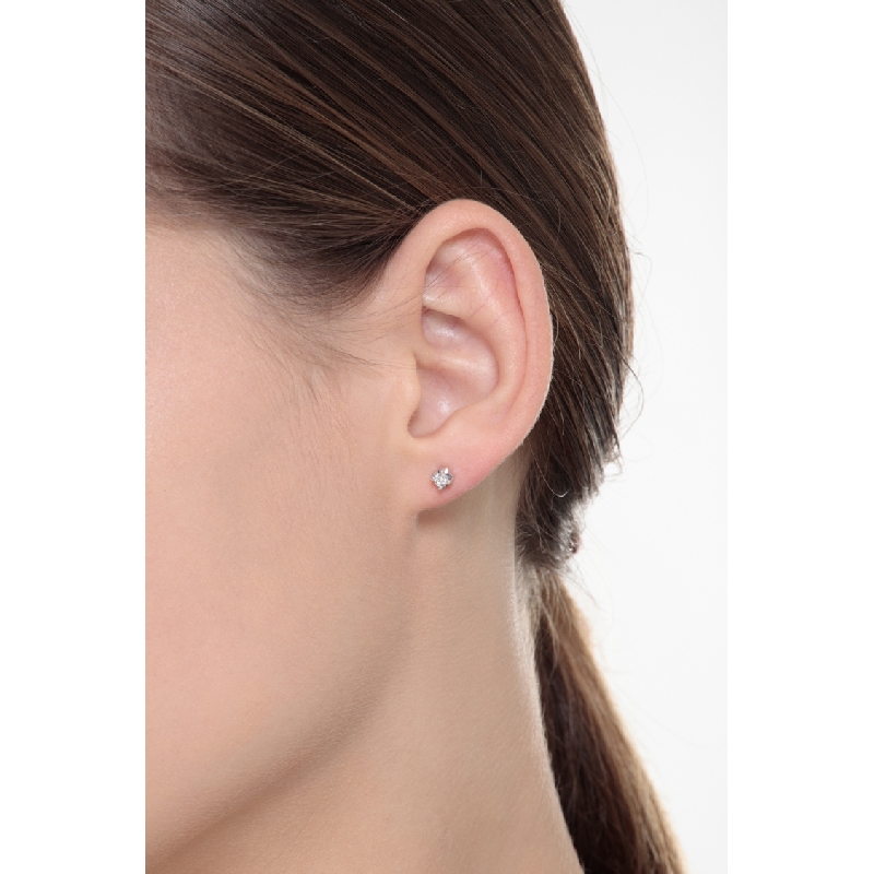 Orecchini in oro bianco 18k a griffe 4 punte con diamanti