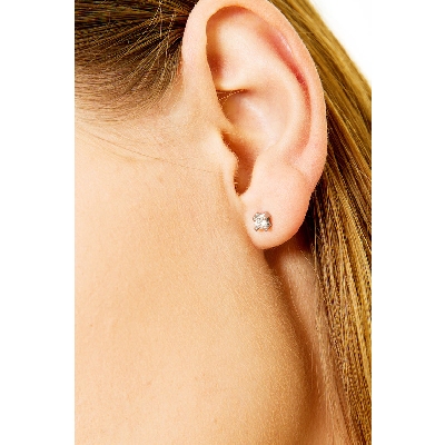 Orecchini punto luce in oro bianco 18k a griffe 4 punte con diamanti