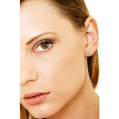 Orecchini in oro bianco 18k a 6 griffe con diamanti, ct. 0,30