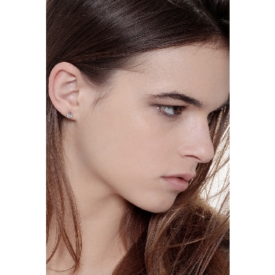 Orecchini in oro bianco 18k a 6 griffe con diamanti, ct. 0,60