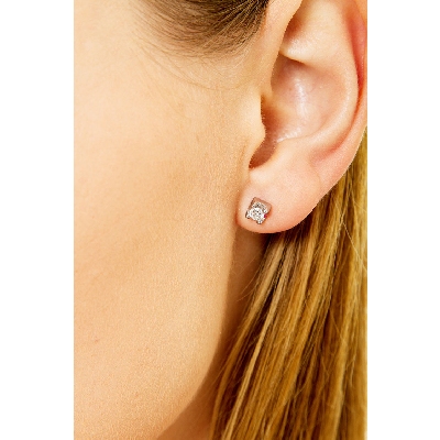 Orecchini in oro bianco 18k a 4 griffe con diamanti