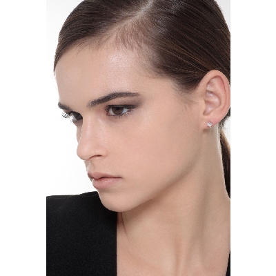 Orecchini in oro bianco 18k a castoni con diamanti, ct. 0,50