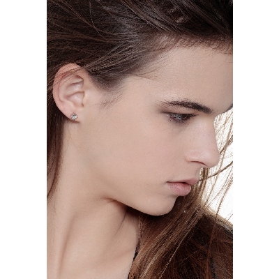 Orecchini in oro bianco 18k a castoni con diamanti, ct. 0,60