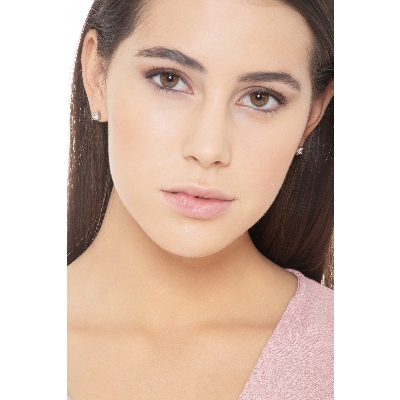 Orecchini punto luce in oro bianco 18k a griffe con diamante