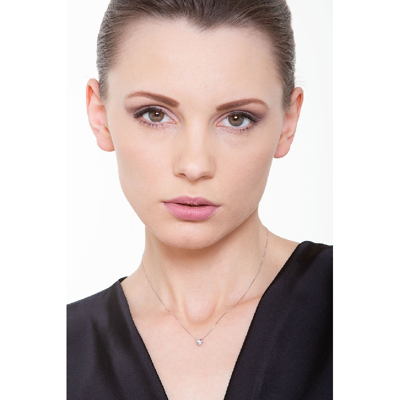 Collana con pendente a cuore in oro bianco 18k con diamante