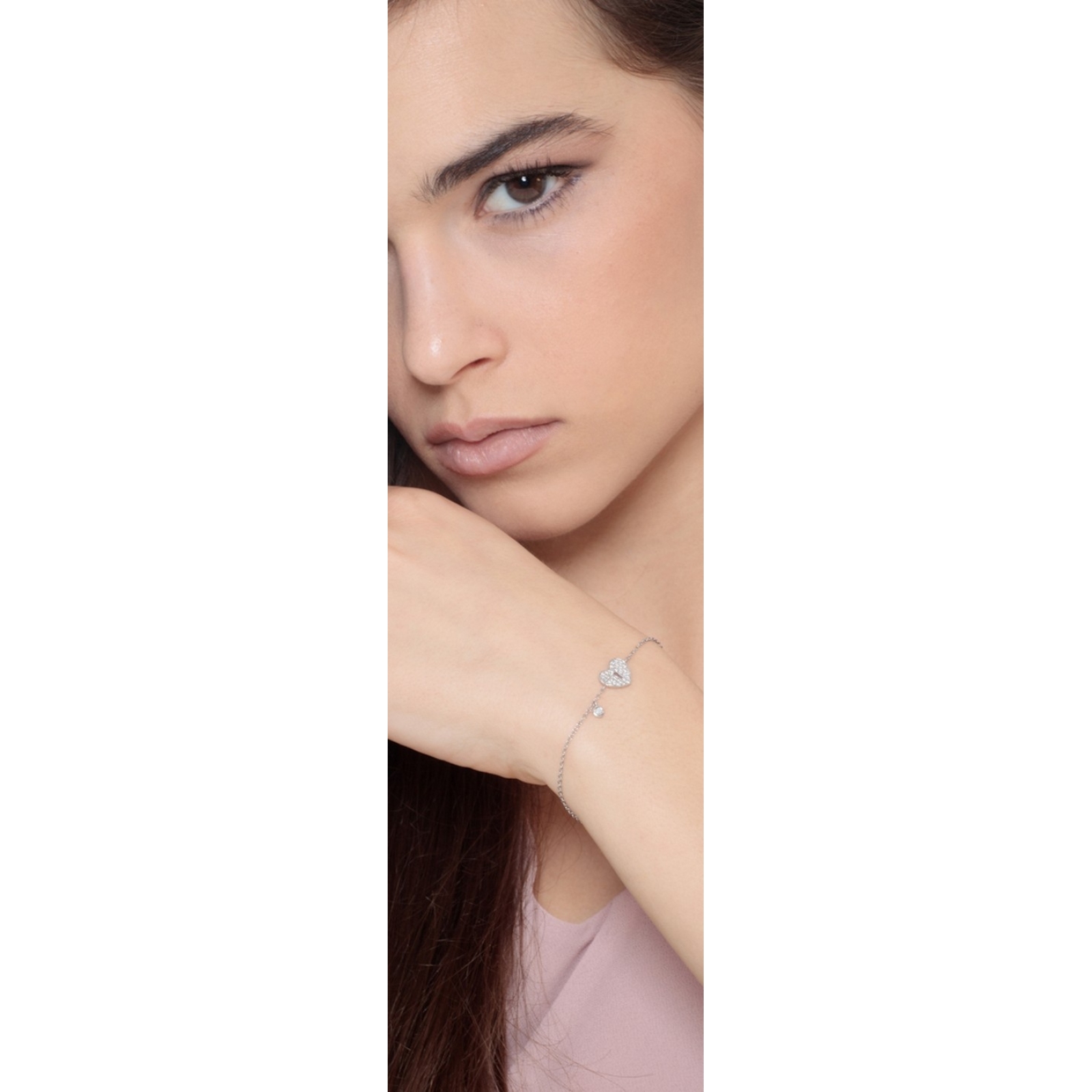 Bracciale rigido con charms bambino e cuore Bracciale rigido con charms bambino e cuore