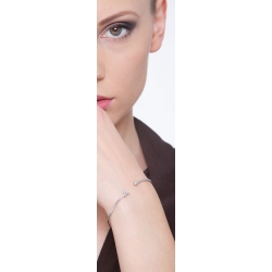 Bracciale rigido in oro bianco 18k con lettera A in diamanti 2