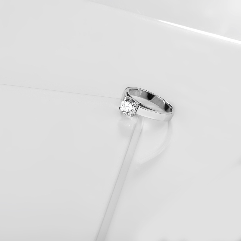 Anello solitario IGI in oro bianco 18k con diamante, 1.00ct