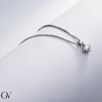 Collana punto luce in oro bianco 18k con diamante di 0.15 carati