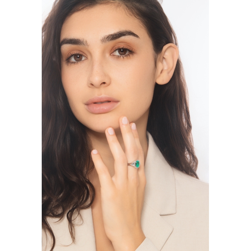Chevalier emerald and diamonds ring in white gold 18k