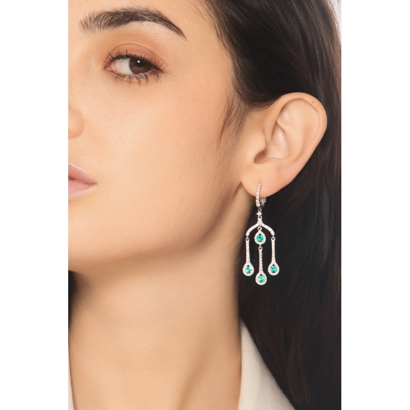 ORECCHINI CON PENDENTI BRILLANTI E SMERALDI