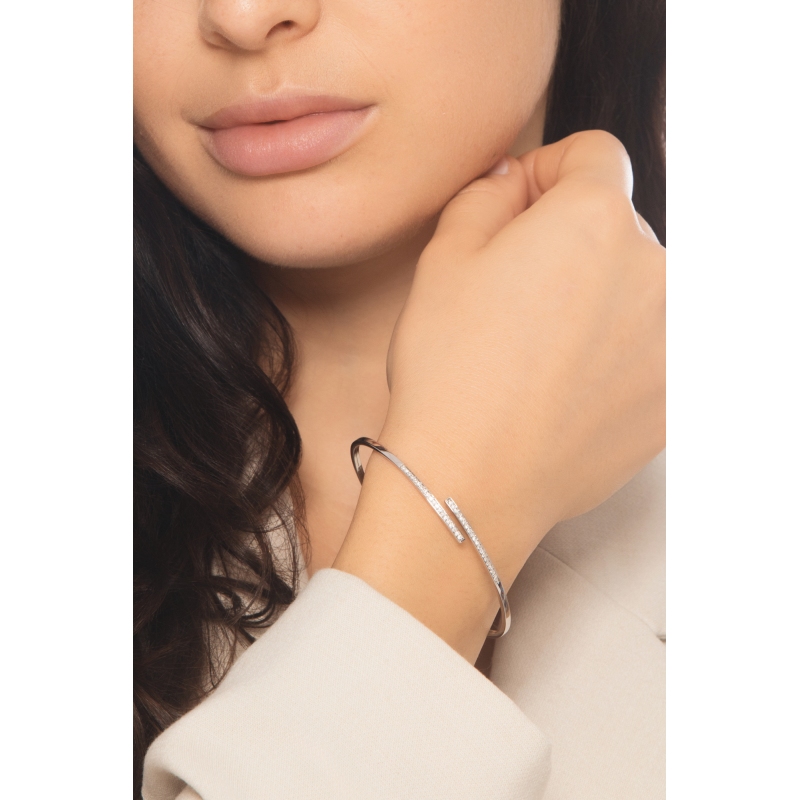 Bracciale contrarié semirigido in oro bianco 750 con diamanti