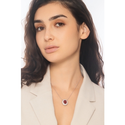 Girocollo con pavé di diamanti e rubino ovale in oro bianco 18k
