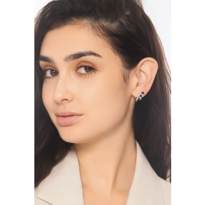 Orecchini a rametti in oro bianco 18k con diamanti e zaffiri blu