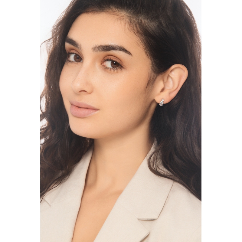 Orecchini a lobo con acquamarine e diamanti in oro bianco 18k