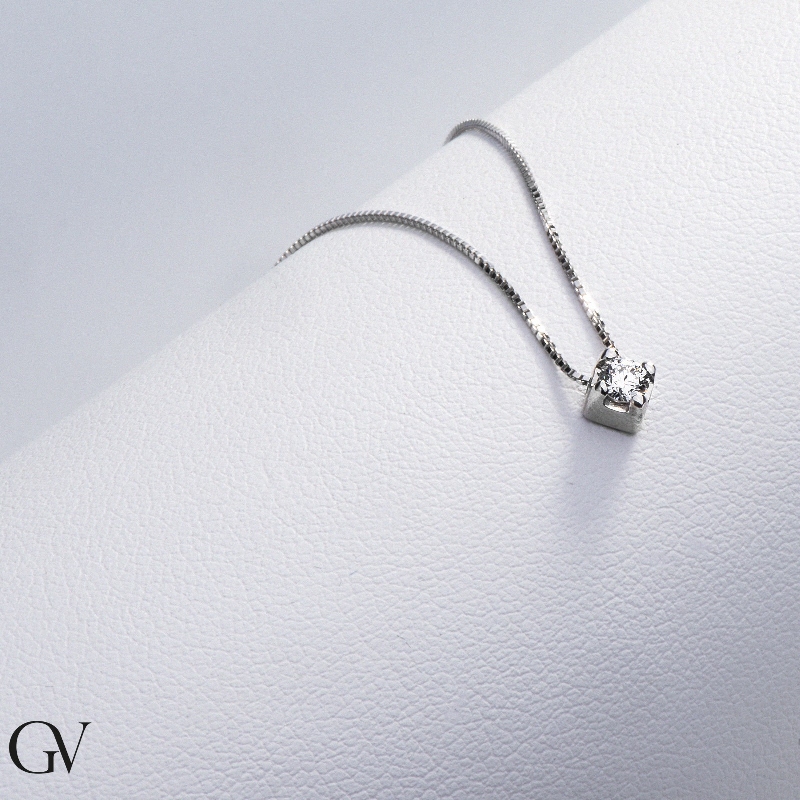 Collana punto luce in oro bianco 18k con diamante, ct 0,10