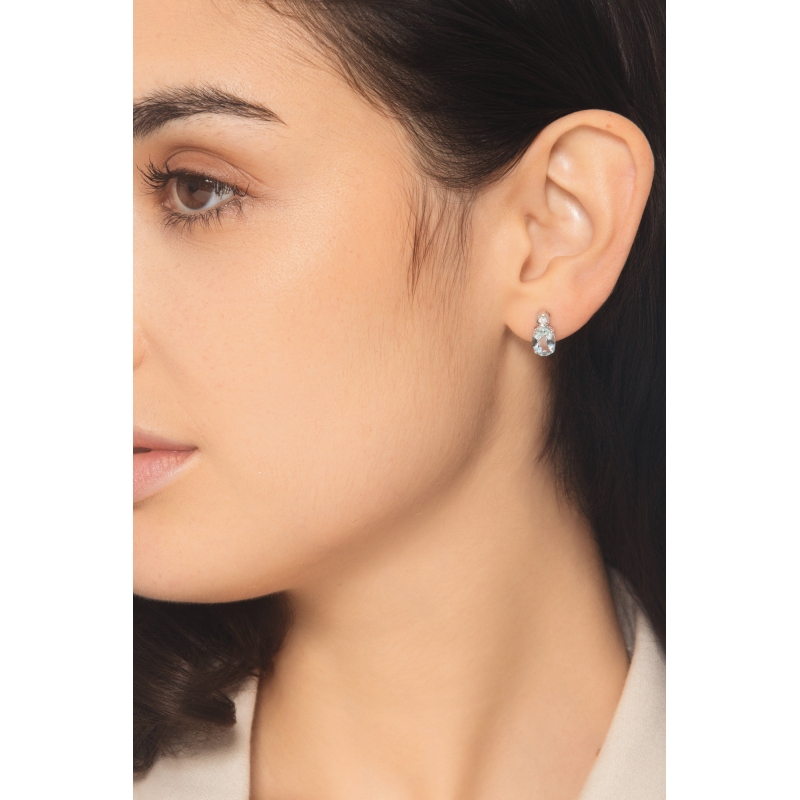 Orecchini con acquemarine ovali e diamanti in oro bianco 18k