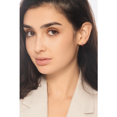 Orecchini in oro bianco 18k con rubini ovali e diamanti 