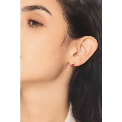 Orecchini in oro bianco 18k con rubini ovali e diamanti 