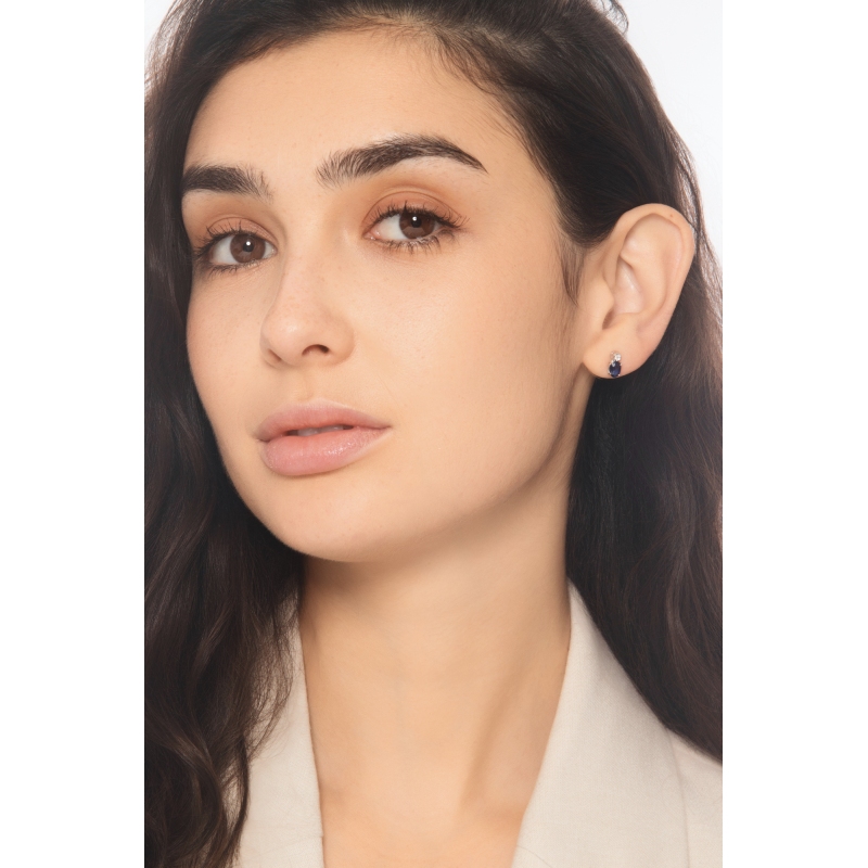 Orecchini a lobo in oro bianco 18k con zaffiri blu e diamanti 