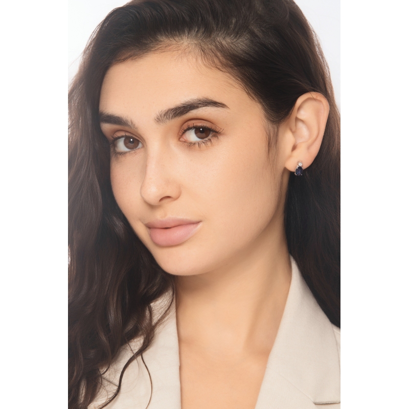 Orecchini in oro bianco 18k con diamanti e zaffiri blu ovali