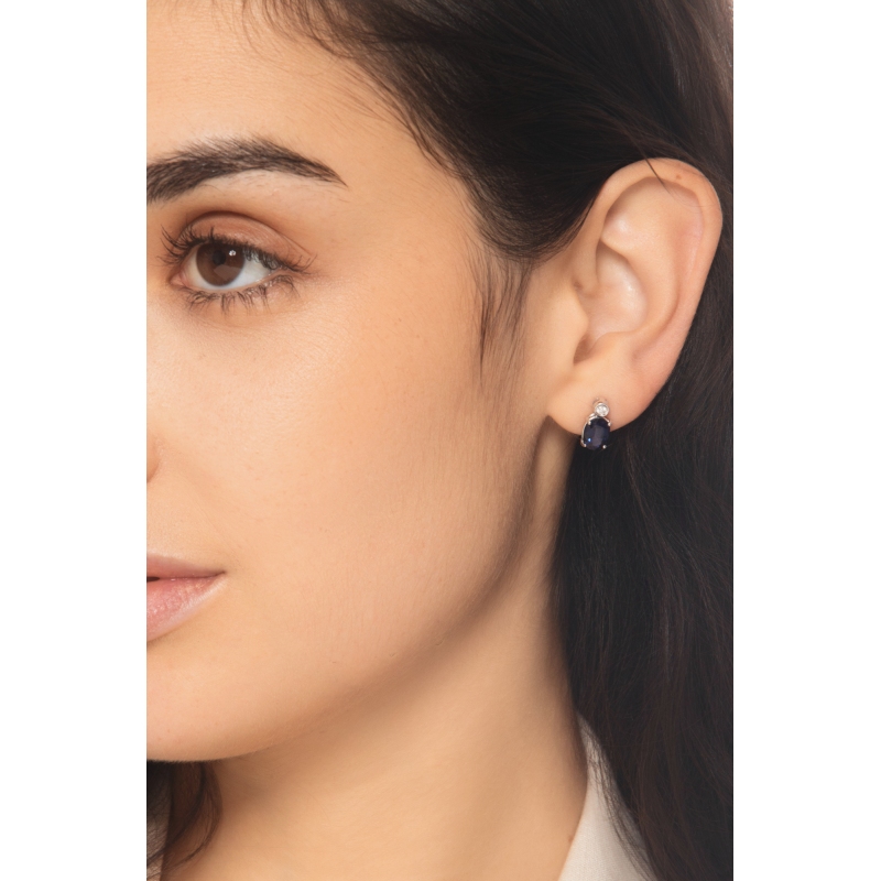 Orecchini in oro bianco 18k con diamanti e zaffiri blu ovali