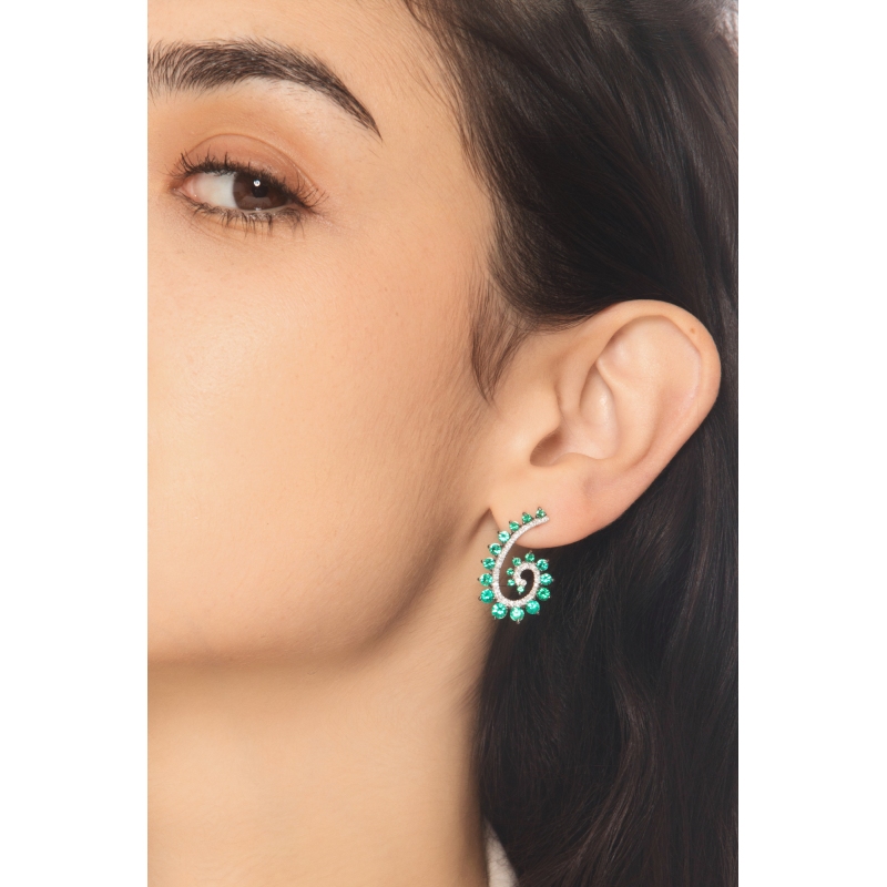 ORECCHINI A SPIRALE CON BRILLANTI E SMERALDI