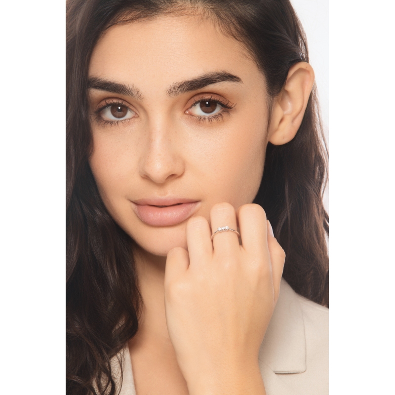 Anello trilogy in oro bianco 750 con tre diamanti