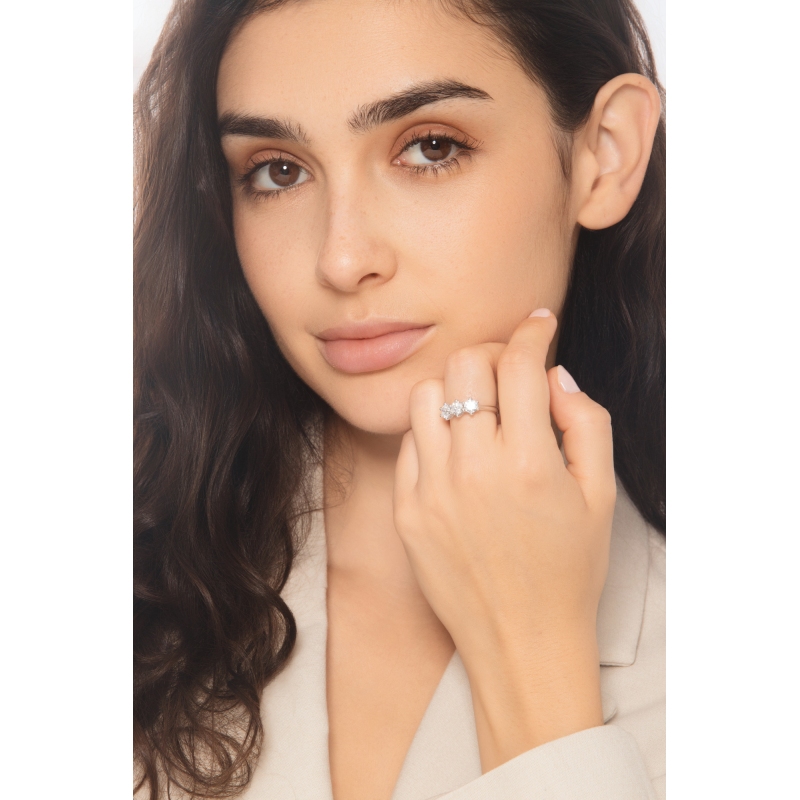 Anello con diamanti trilogy in oro bianco 750