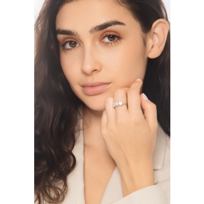 Anello con diamanti trilogy in oro bianco 750
