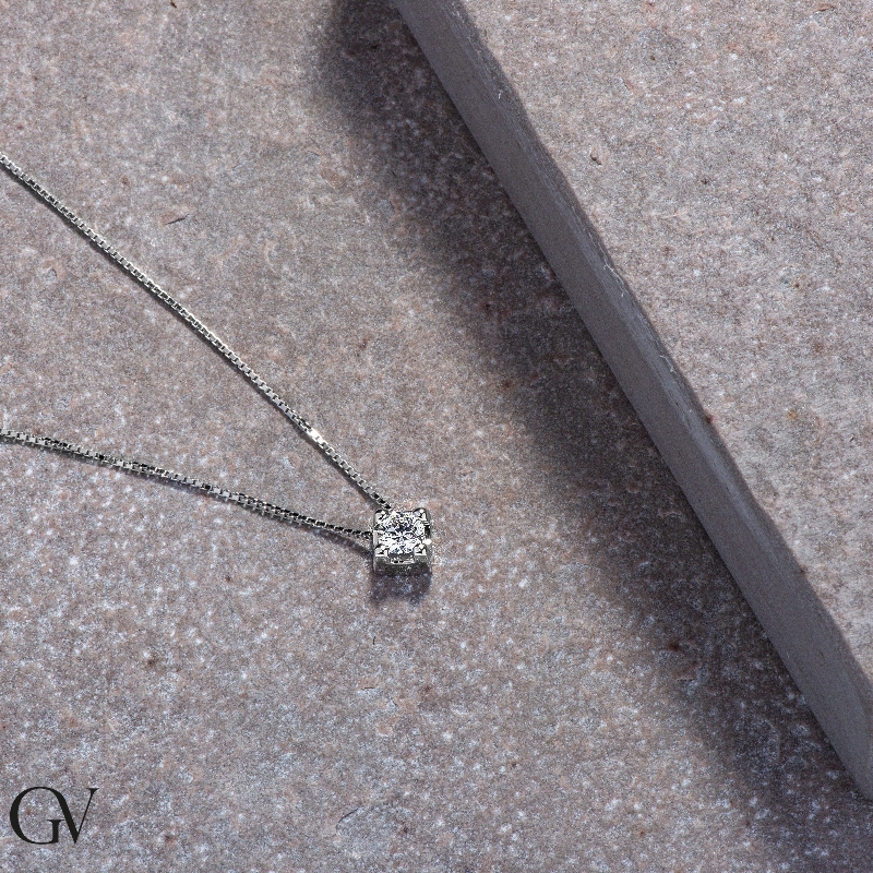 Collana punto luce in oro bianco 18k con diamante, ct 0,25