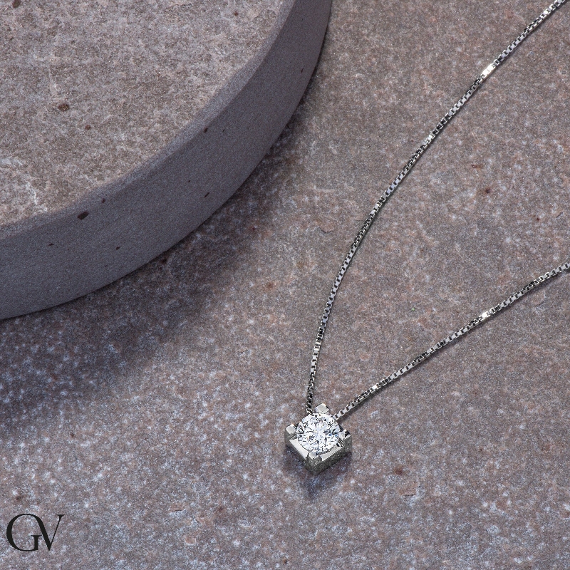 Collana punto luce rombo in oro bianco 18k con diamante, ct 0,50