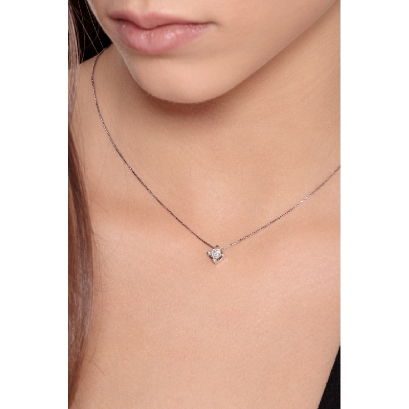 Collana punto luce rombo in oro bianco 18k con diamante, ct 0,50