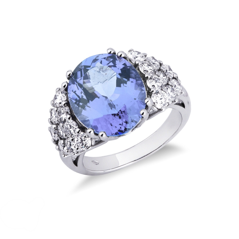 18K White gold ring with central tanzanite and diamonds 